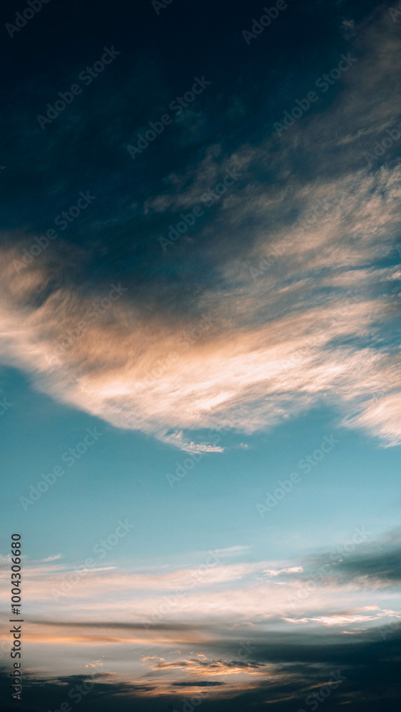 Fototapeta premium Cielo con nubes abstractas