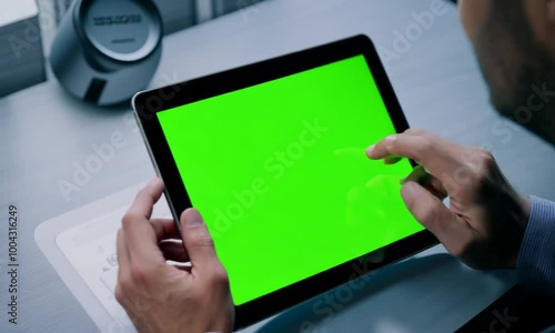 Internet Manager Monitoring Remote Employee on Screen