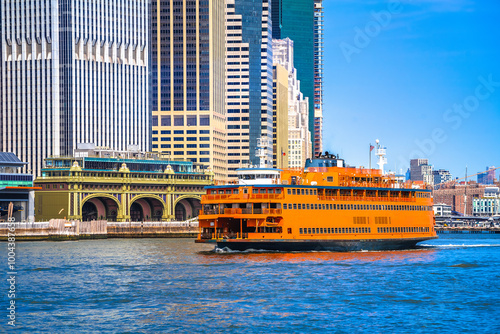 Obraz na płótnie Staten Island ferry in front of Manhattan ferry terminal station, New York city w salonie