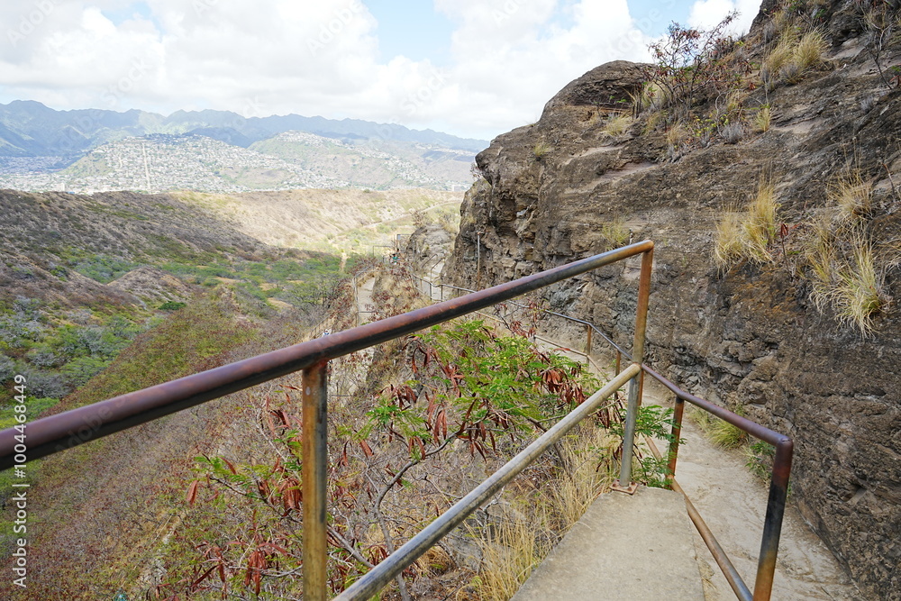 View of Diamond Head Volcanic Crater in Hawaii, USA - アメリカ ダイヤモンドヘッドの風景