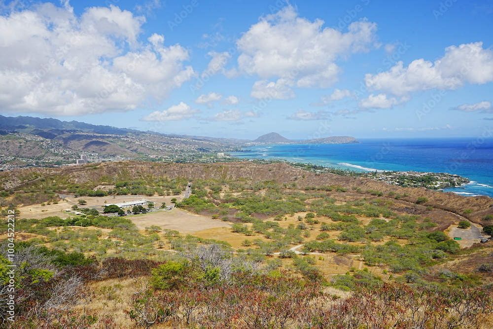 View of Honolulu Hawaii from the Summit of Diamond Head Crater in USA - アメリカ ダイヤモンドヘッド頂上からのホノルル ビーチの風景 View of Honolulu Hawaii from the Summit of Diamond Head Crater in USA - アメリカ ダイヤモンドヘッド頂上からのホノルル ビーチの風景