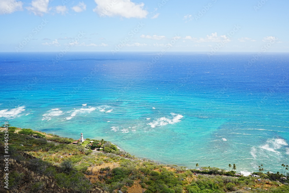 View of Honolulu Hawaii from the Summit of Diamond Head Crater in USA - アメリカ ダイヤモンドヘッド頂上からのホノルル ビーチの風景 View of Honolulu Hawaii from the Summit of Diamond Head Crater in USA - アメリカ ダイヤモンドヘッド頂上からのホノルル ビーチの風景