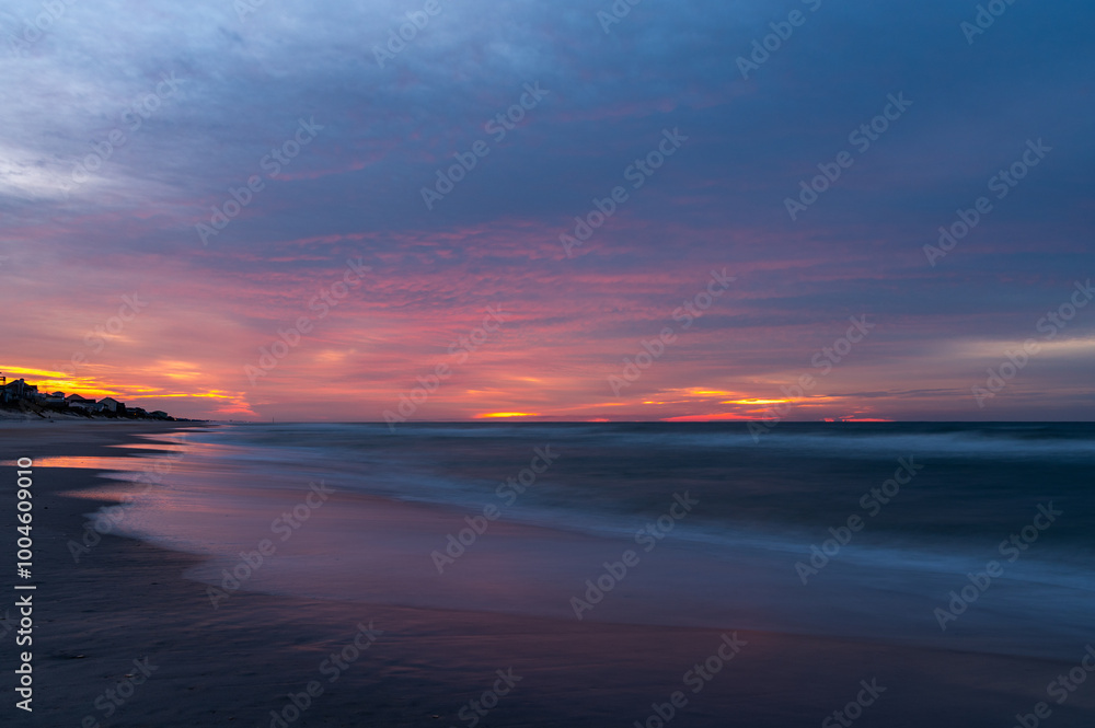 Obraz premium Colorful Twilight Daybreak at Beach
