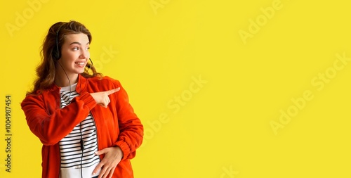 Female technical support ag...