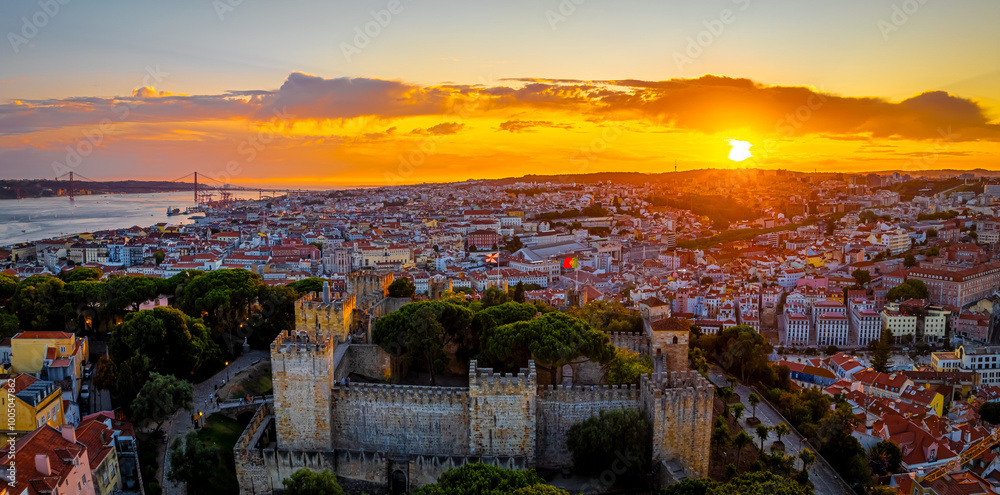 Fototapeta premium Twilight view of Alfama, one of Lisbon’s oldest areas with shops selling traditional crafts and cafes, Portugal