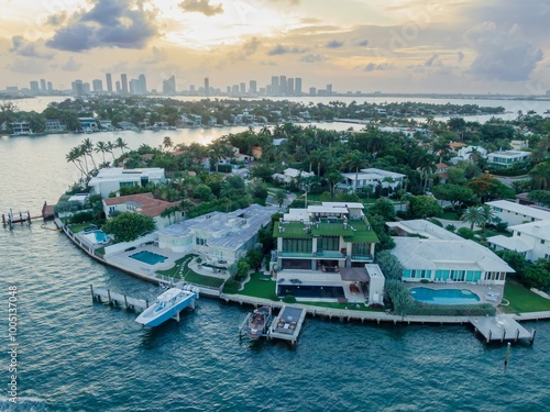 Εκτύπωση καμβά waterfront mansions on the Venetian Islands in the Biscaynbe Bay, Miami, Florida, United States