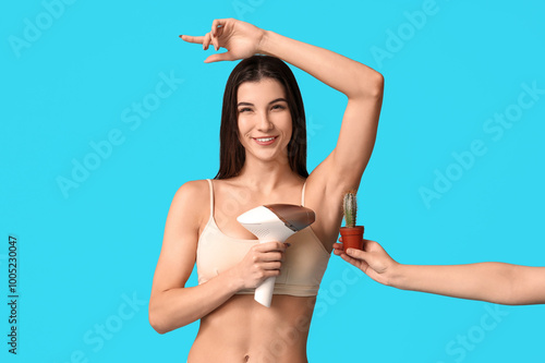 Young woman holding laser h...