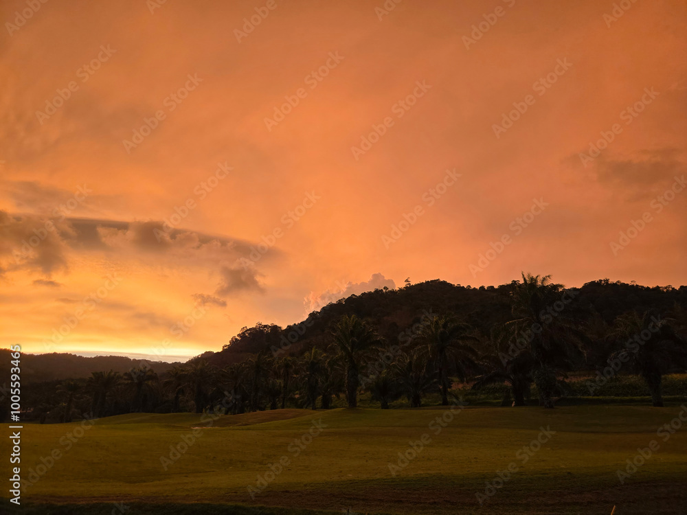 Naklejka premium sunset in thailand with views of mountains and palm trees