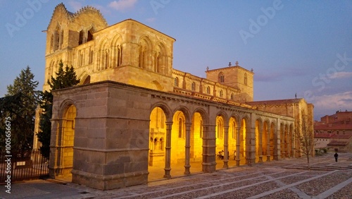 Photos Basilica of Saints Vicente, Sabina and Cristeta avila muralla at night
