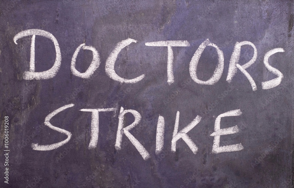 Fototapeta premium Doctors Strike Phrase Written on Blackboard with White Chalk