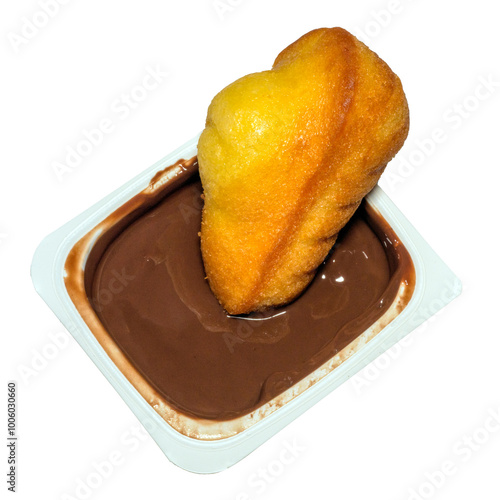  une madeleine dans un yaourt au chocolat, PNG sur fond transparent photo