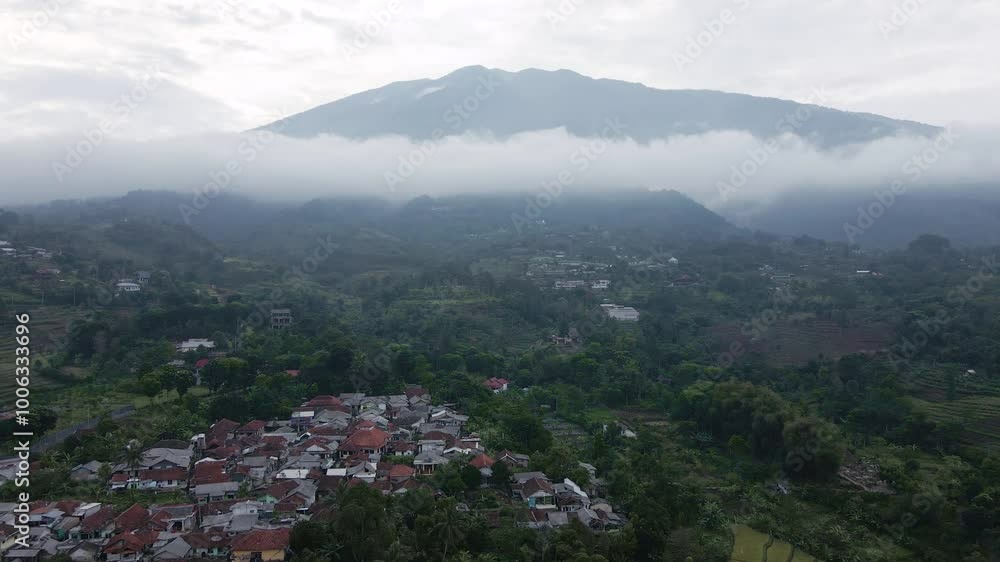 rural drone video with mountains in the background, the drone moves backwards and the camera faces forward
rural drone video with mountains in the background, the drone moves backwards and the camera faces forward