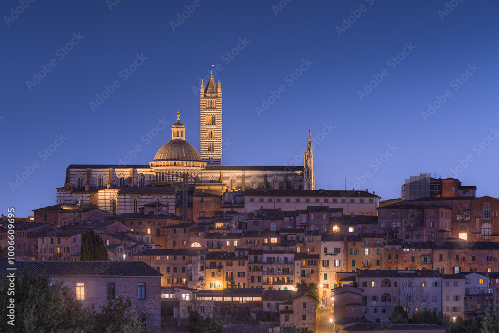 Naklejka premium Blue hour over Siena Cathedral. Italy