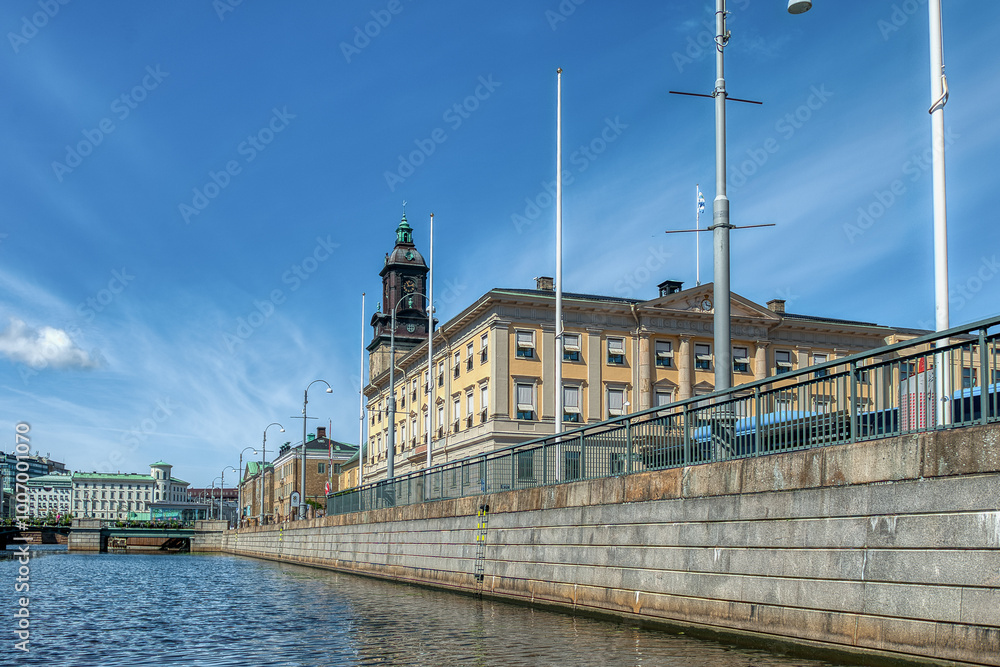 Φωτογραφία Gothenburg is a large Swedish city located at the mouth of the Göta River, on the west coast of the country