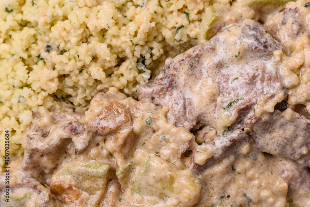 Bowl of food with beef, bulgur, tomatoes, zucchini and sauce Bowl of food with beef, bulgur, tomatoes, zucchini and sauce