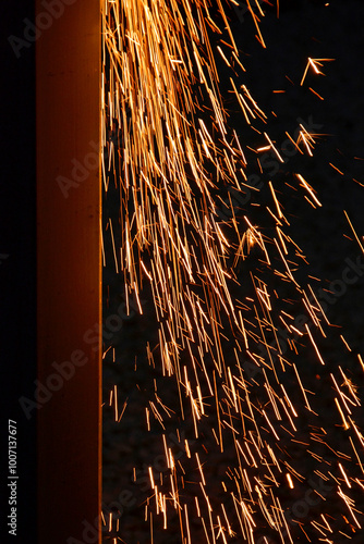 Obraz na płótnie iskry, pomarańczowe iskry, iskry ze szlifierki, orange sparks, sparks from the grinder, Sparks from cutting metal of angle grinder, spark from the grinding wheel w salonie