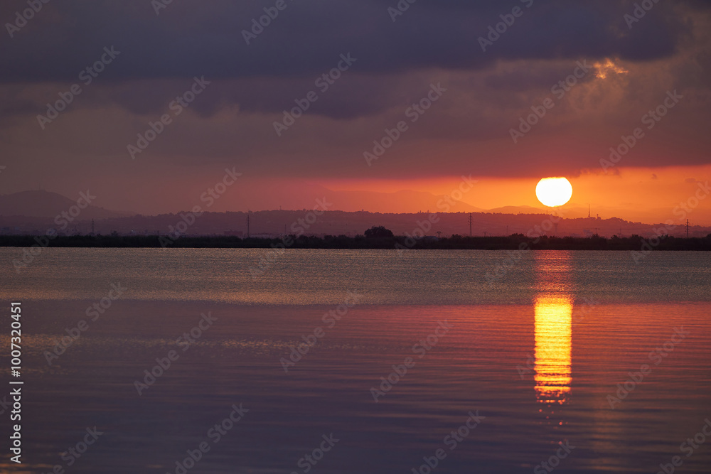 Naklejka premium Wonderful sunset view on Albufera Lake in Spain