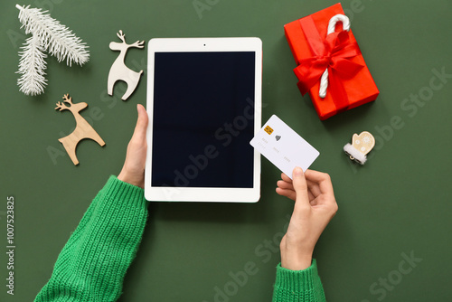 Female hands with tablet co...