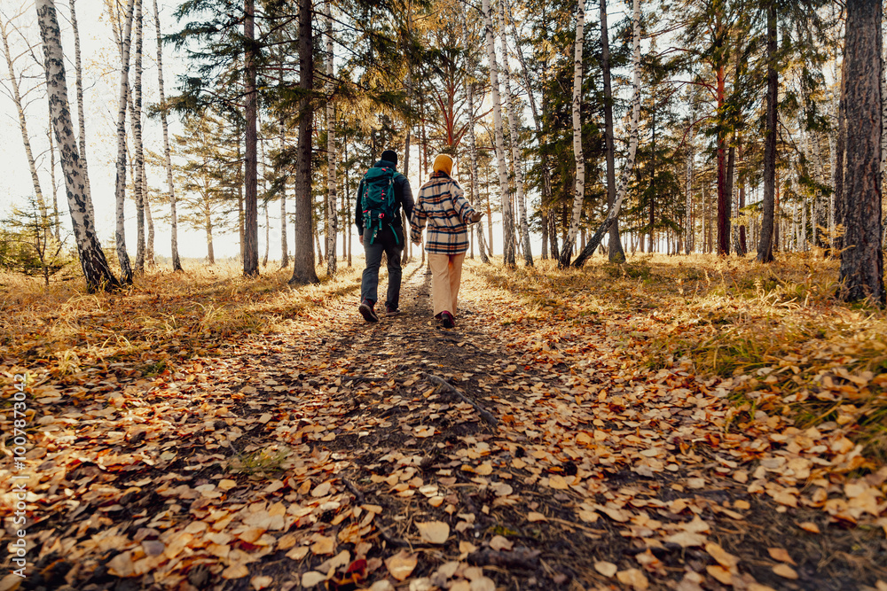 Fototapeta premium Couple walking in autumn 