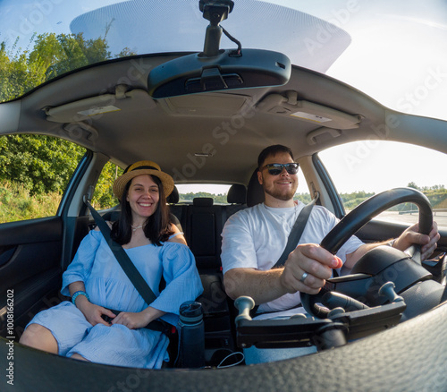 Obraz na płótnie Happy Couple on a Road Trip w salonie