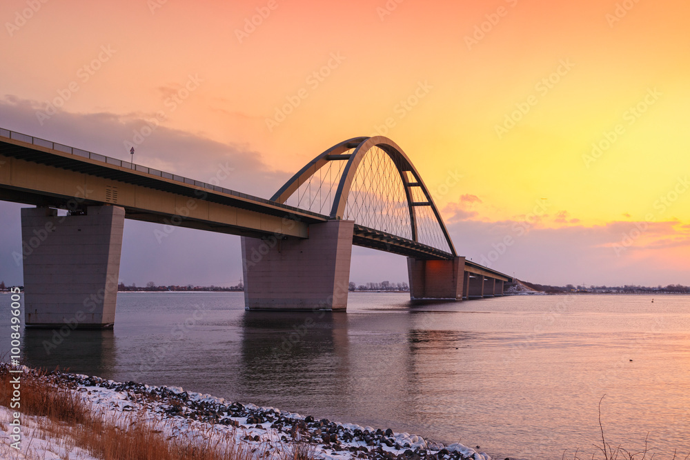 Naklejka premium Fehmarn Sound Bridge in sunset