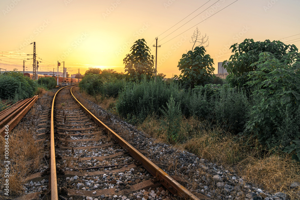 Obraz premium Train tracks and sunset
