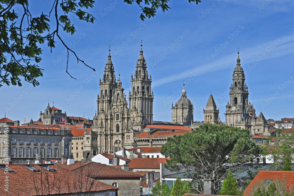 Santiago de Compostela, Galizia, panorama sulla cattedrale e la città antica dalla salita al Parque della Alameda - Spagna Santiago de Compostela, Galizia, panorama sulla cattedrale e la città antica dalla salita al Parque della Alameda - Spagna