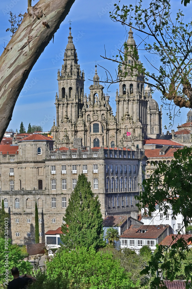 Obraz premium Santiago de Compostela, Galizia, panorama sulla cattedrale e la città antica dalla salita al Parque della Alameda - Spagna