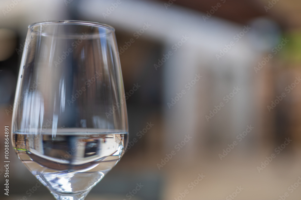Obraz premium A wine glass is filled with water and stands on the table