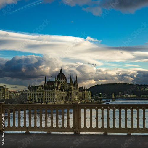 hungarian parliament building photo