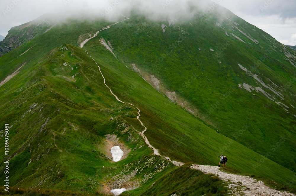Obraz premium Majestic Polish Tatra Mountains – Nature's Landscape in the Western Tatras