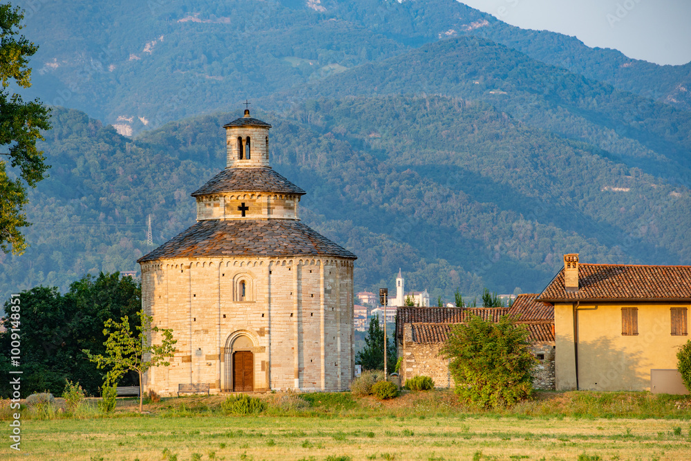Fototapeta premium Rotonda di San Tomè building in Romanesque style