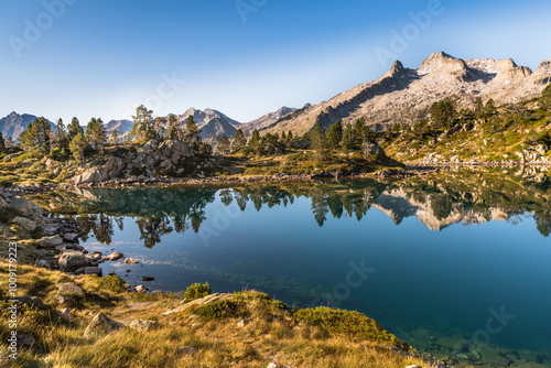 lac de montagne dans la réserve naturelle de néouvielle