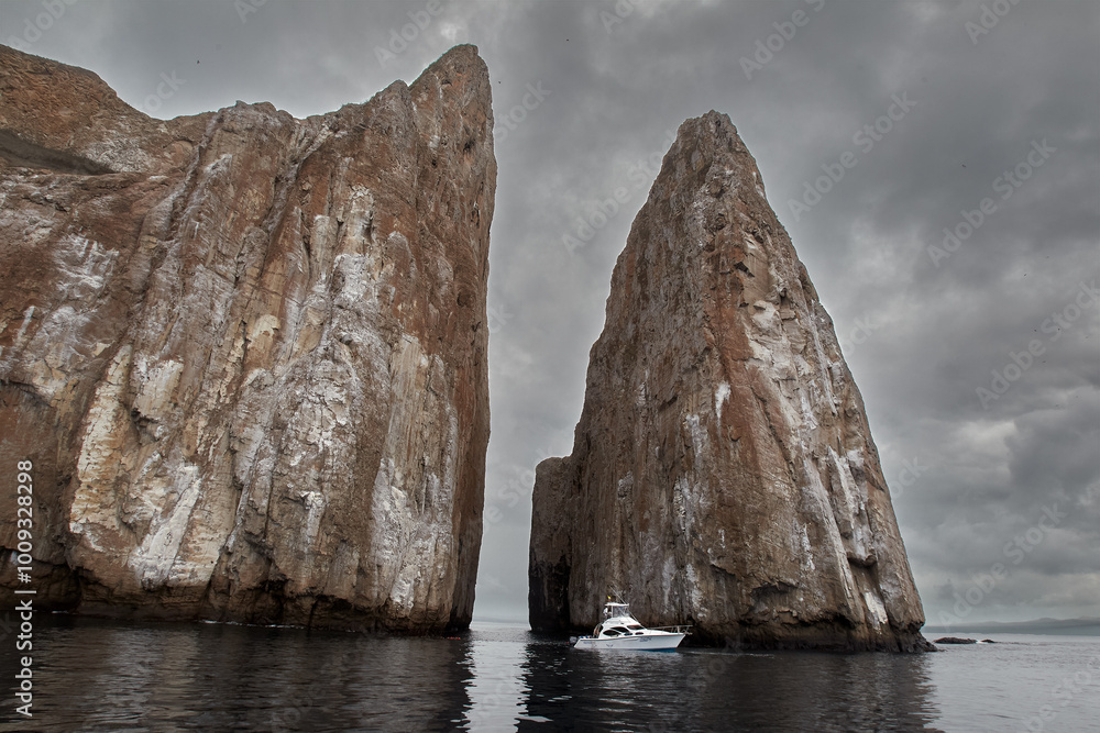 Fototapeta premium Kicker Rock, also known as León Dormido, is one of the most iconic landmarks in the Galápagos Islands. This stunning rock formation rises dramatically from the ocean, resembling a sleeping lion.