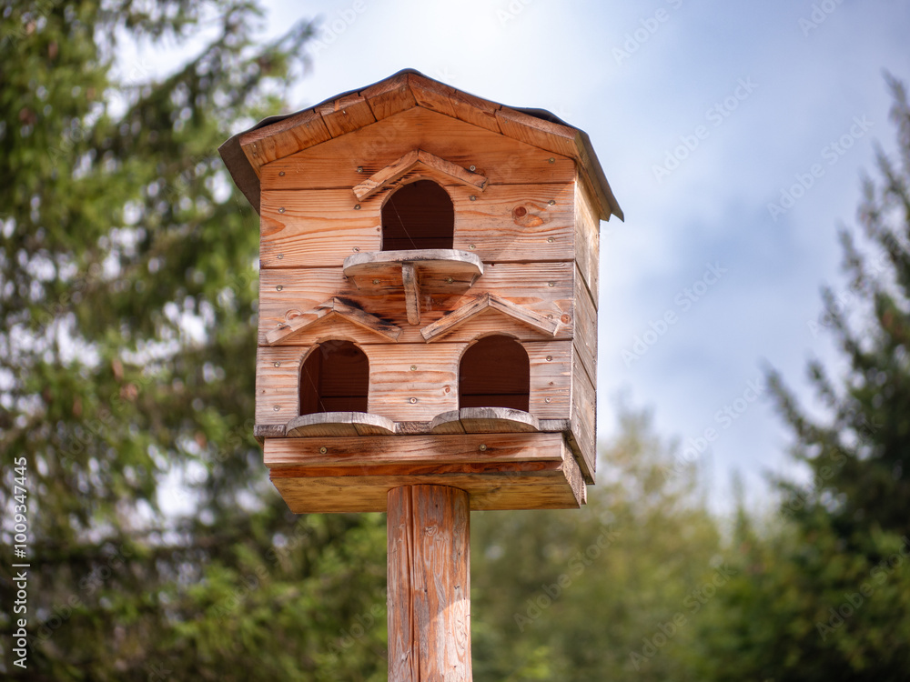 A solid wooden birdhouse made of wood is an excellent protection for birds in bad weather conditions, but it can also be a good refuge from predators. A solid wooden birdhouse made of wood is an excellent protection for birds in bad weather conditions, but it can also be a good refuge from predators.