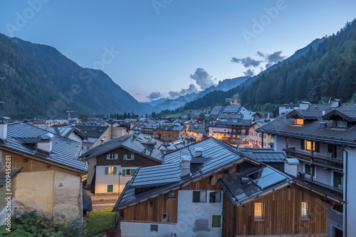 Obraz na płótnie mountain roofs at twilight, Campitello di Fassa, Italy w salonie