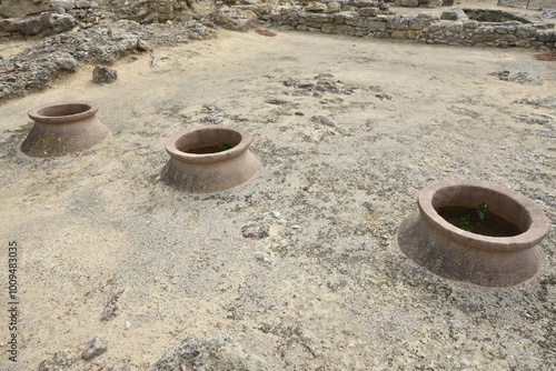 Silos à grains de l'oppidum d'Ensérune. France 