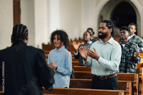 Obraz na plátně Congregation clapping along to gospel music in church