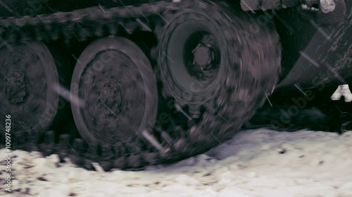 Military tracked vehicles, 60 fps