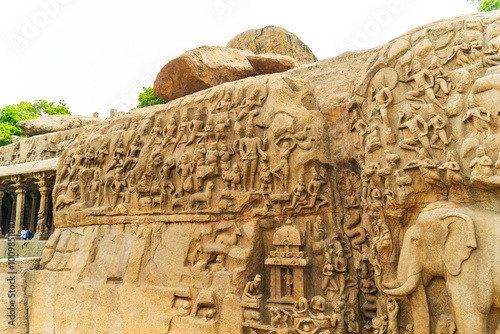 Histoires hindouisme Sculptés sur un mur à Mahäbalipuram photo