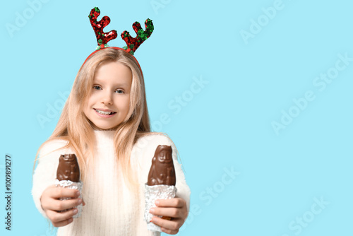 Cute little girl in reindee...