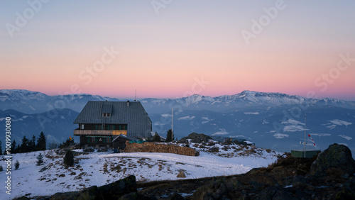 Rennfeld Schutzhaus mit Blick auf die Hochschwab Region