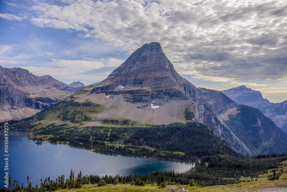 Fototapeta premium Hidden Lake in Glacier National Park