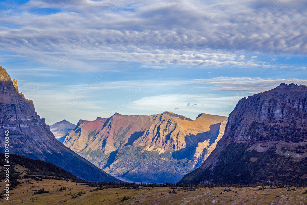 Fototapeta premium Mountainous landscape in Glacier National Park