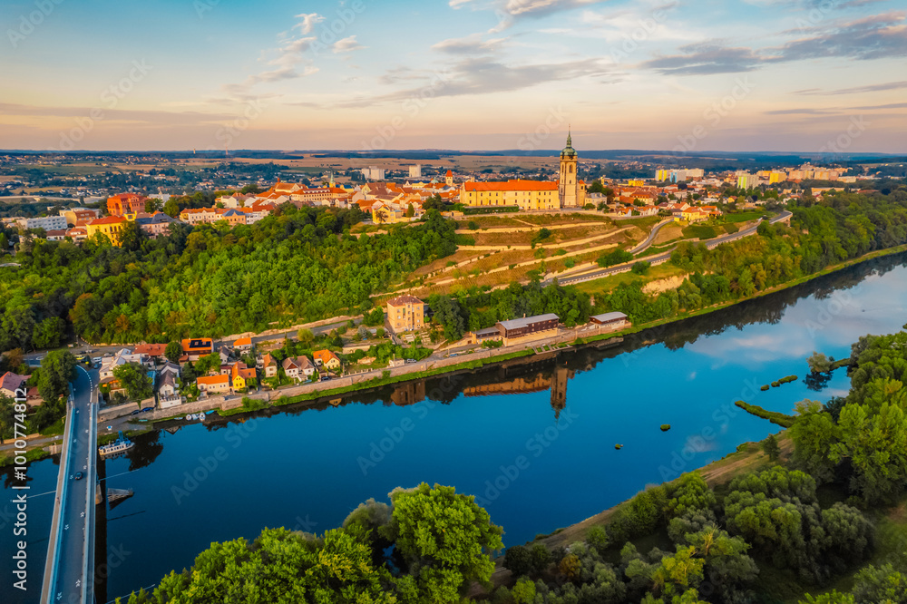 Obraz premium Melnik Castle on the hill above Labe and Vltava River in sunny day. Church with city space and square. Czech Republic.