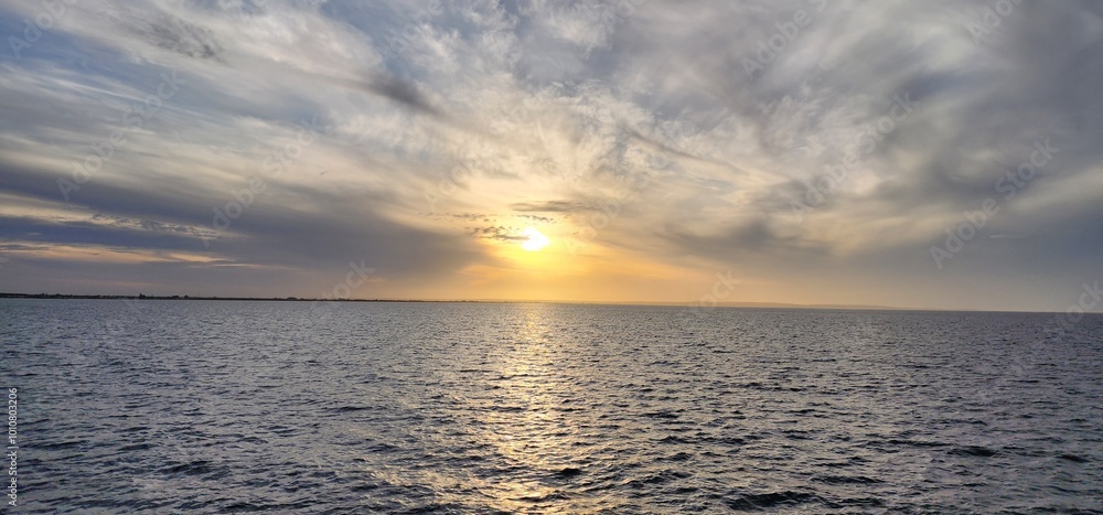 Obraz premium sunset over the sea
