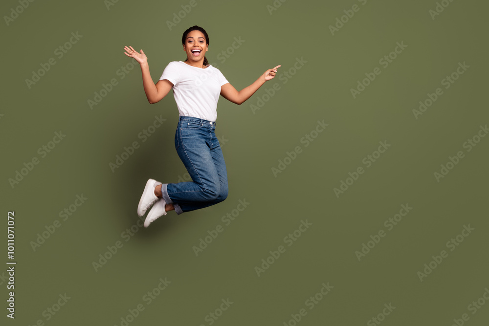 Φωτογραφία Full length body photo of american girl wear white t shirt and jeans jumping tra