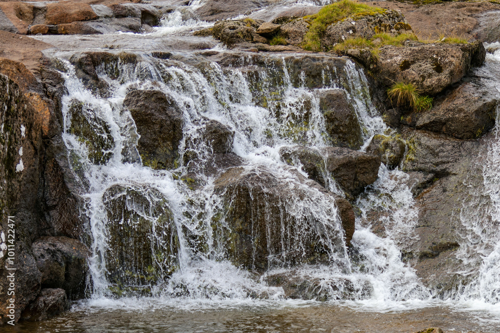 Obraz premium Wasserfälle auf den Färöer Inseln 