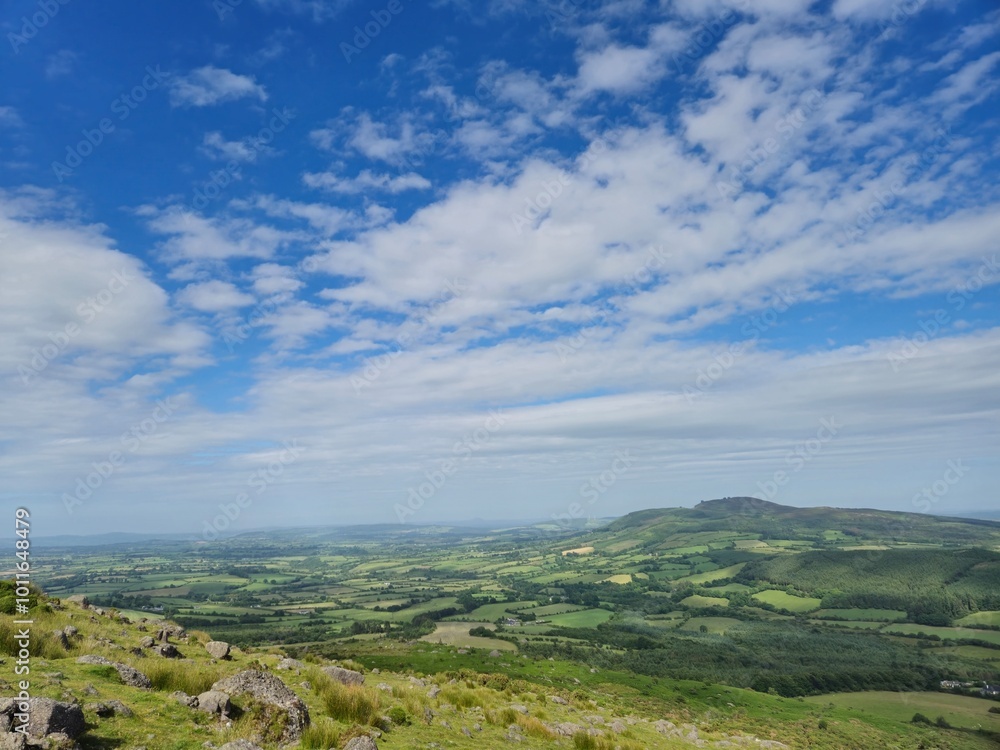 Fototapeta premium Irish Summer Landscape: Verdant Hills And Majestic Mountains