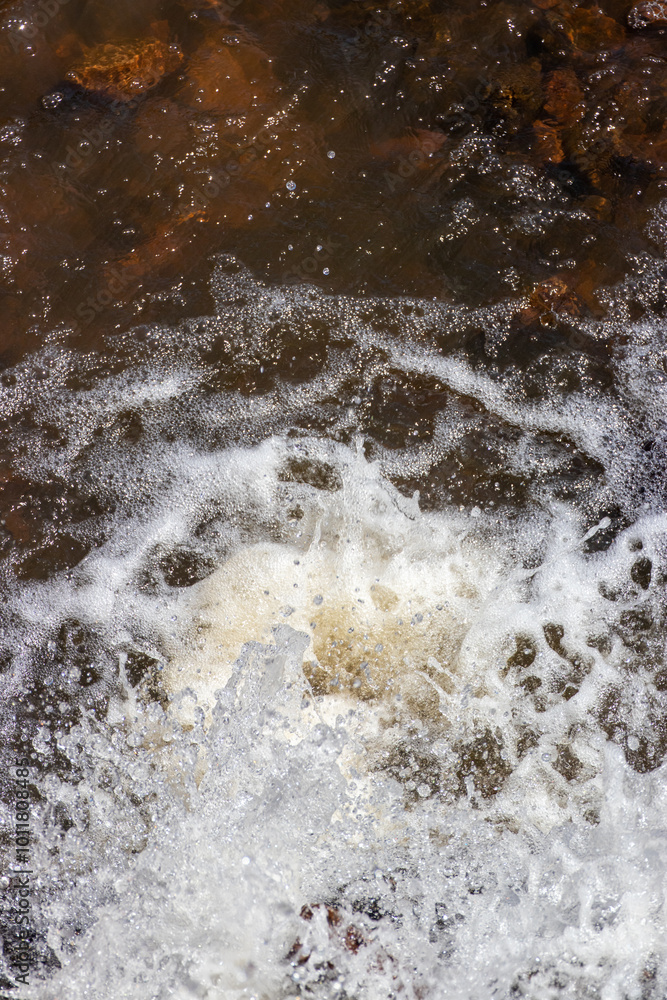 Agua chapoteando Agua chapoteando
